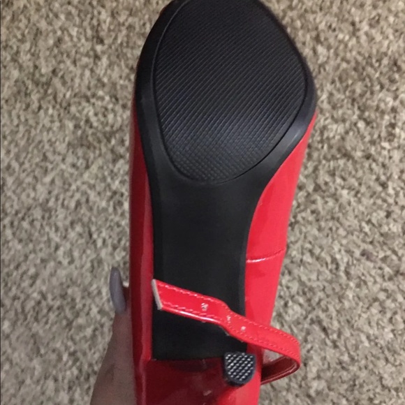 Cute brand new red heels never worn - Picture 2 of 4
